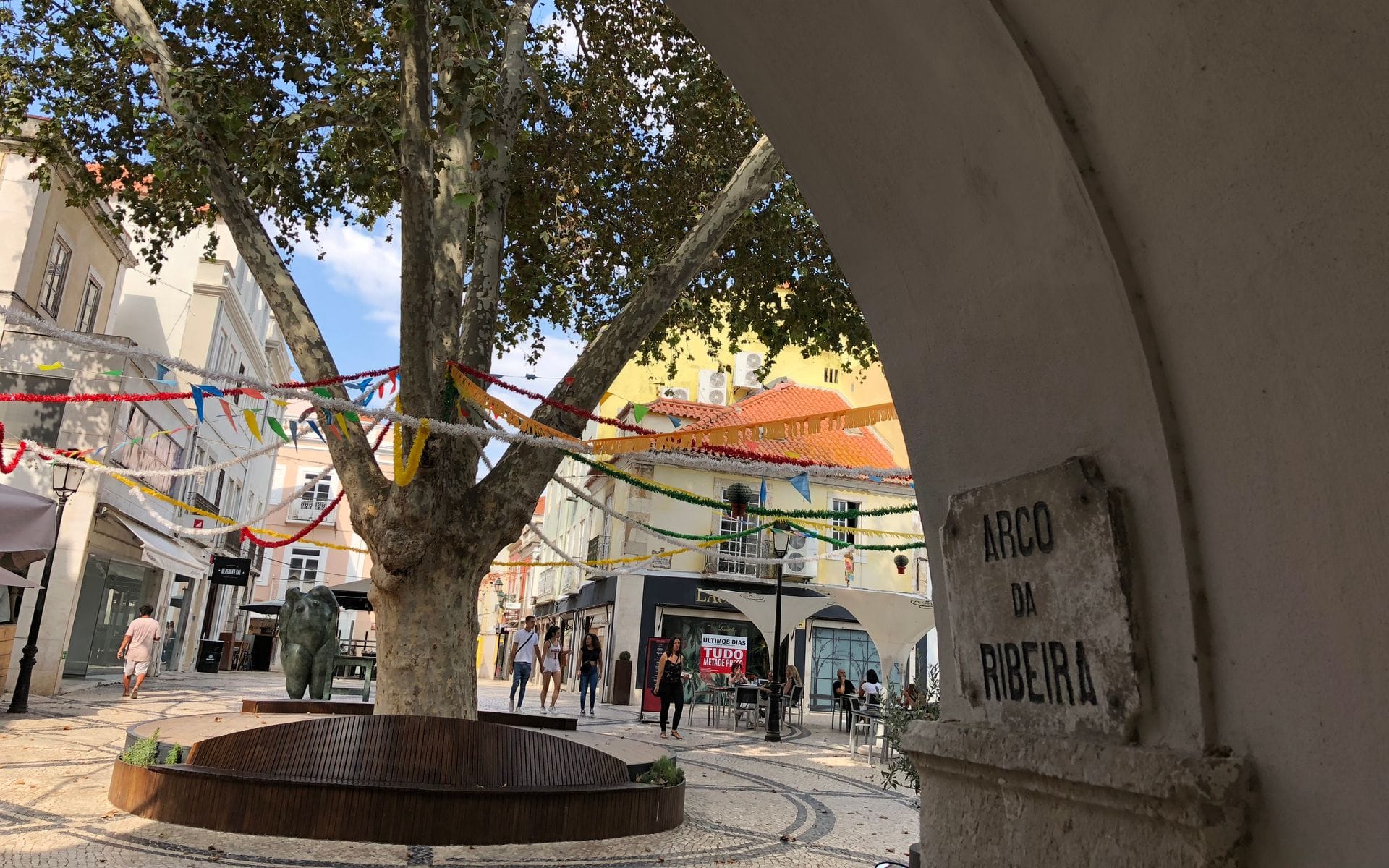 Largo da Ribeira Setubal Featured